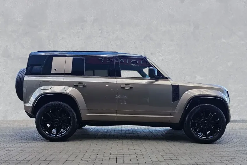 Land Rover Defender din 2025 cu 8.500 km - oferta LAN233998 - foto 6