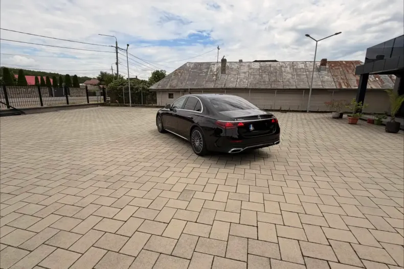 Mercedes-Benz E 300 (Clasa E) din 2025 cu 28.500 km - oferta MER233999 - foto 3