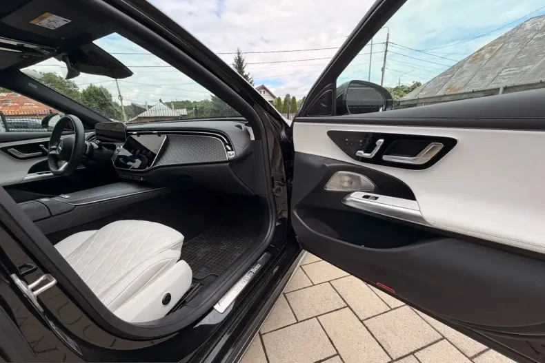Mercedes-Benz E 300 (Clasa E) din 2025 cu 28.500 km - oferta MER233999 - foto 12