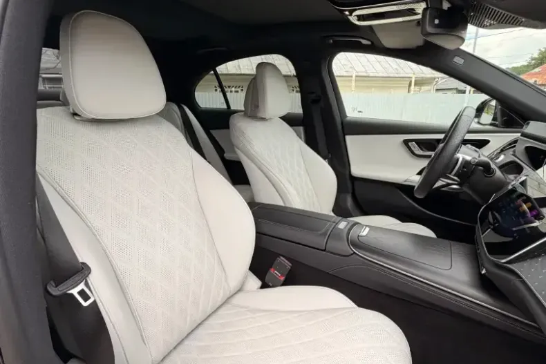 Mercedes-Benz E 300 (Clasa E) din 2025 cu 28.500 km - oferta MER233999 - foto 13