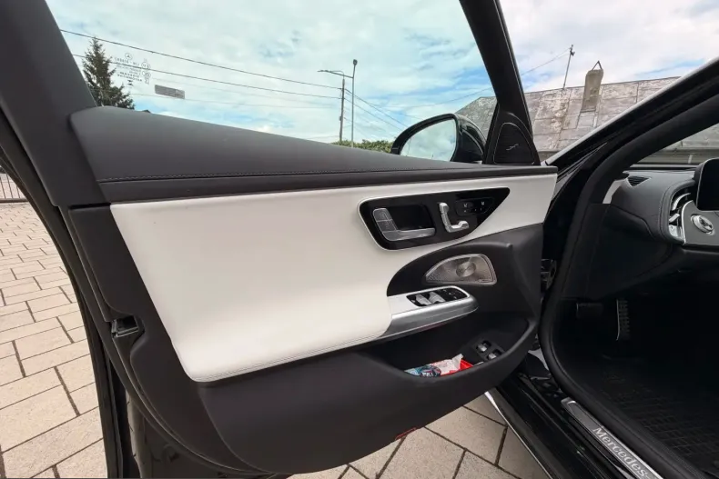 Mercedes-Benz E 300 (Clasa E) din 2025 cu 28.500 km - oferta MER233999 - foto 20