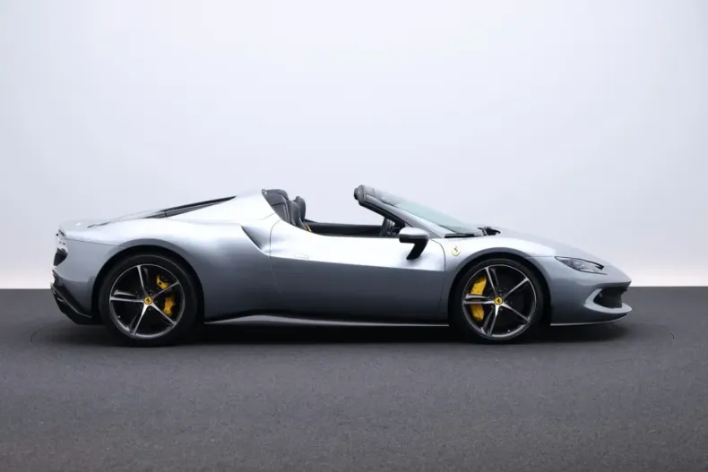 Ferrari 296 GTS din 2023 cu 5.200 km - oferta FER234004 - foto 4