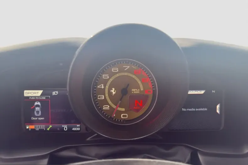 Ferrari F8 din 2022 cu 5.136 km - oferta FER234007 - foto 8