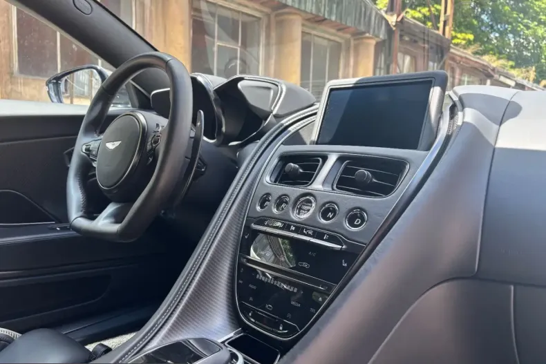 Aston Martin DBS din 2023 cu 2.996 km - oferta AST234011 - foto 8