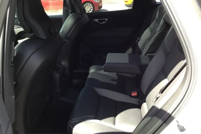 Volvo XC60 din 2025 cu 6.429 km - oferta VOL234022 - foto 16