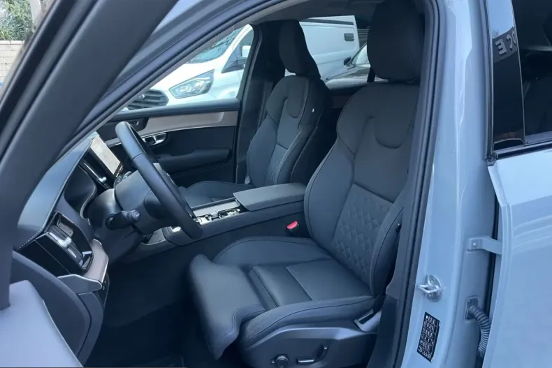 Volvo XC90 din 2025 cu 19.798 km - oferta VOL234035 - foto 9