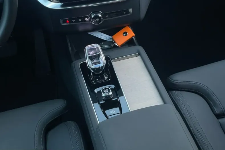 Volvo XC90 din 2025 cu 19.798 km - oferta VOL234035 - foto 18