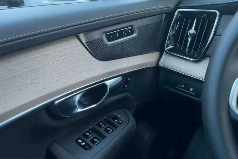 Volvo XC90 din 2025 cu 19.798 km - oferta VOL234035 - foto 19