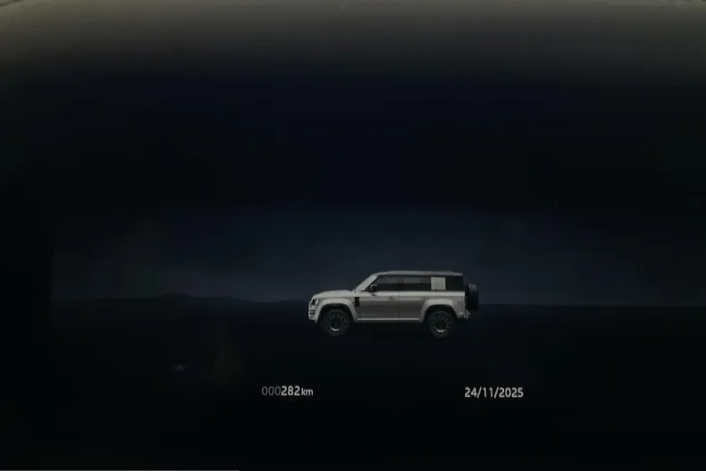 Land Rover Defender din 2025 cu 2.500 km - oferta LAN234063 - foto 11