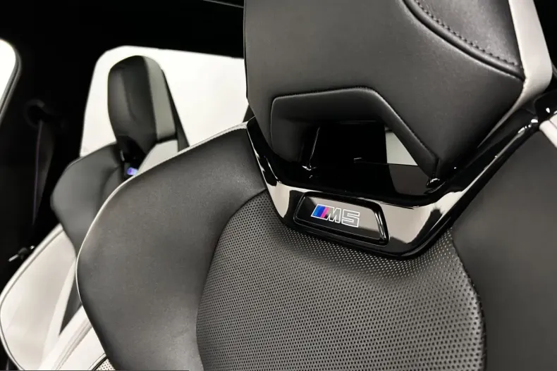 BMW M5 (Seria 5) din 2025 cu 7.482 km - oferta BMW234111 - foto 46
