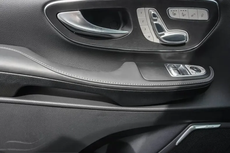 Mercedes-Benz V 300 (Clasa V) din 2025 cu 17.750 km - oferta MER234112 - foto 20
