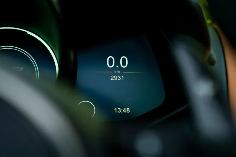 Aston Martin V12 Vantage din 2023 cu 2.931 km - oferta AST234123 - foto 9