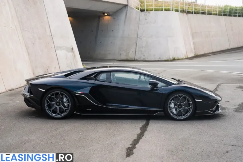 Lamborghini Aventador din 2022 cu 4.320 km - oferta LAM234181 - foto 4