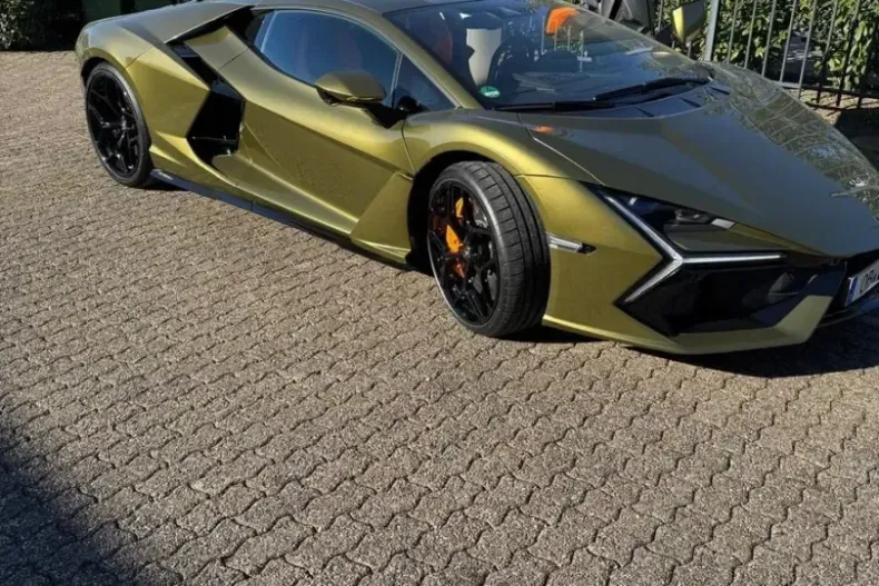 Lamborghini Revuelto din 2025 cu 487 km - oferta LAM234182 - foto 1