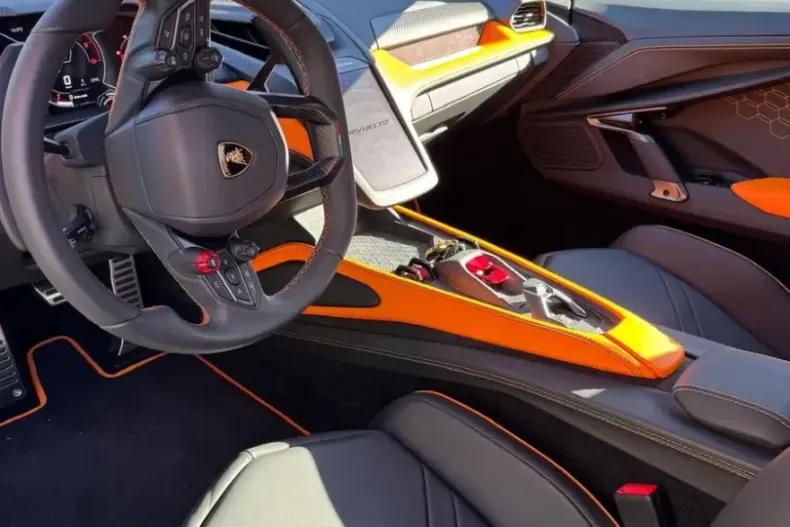 Lamborghini Revuelto din 2025 cu 487 km - oferta LAM234182 - foto 3