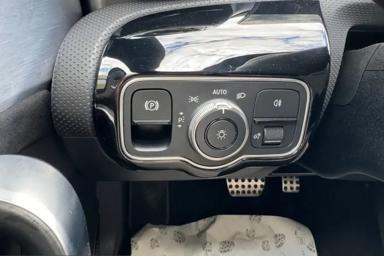 Mercedes-Benz CLA 250 (Clasa CLA) din 2021 cu 83.000 km - oferta MER234191 - foto 17