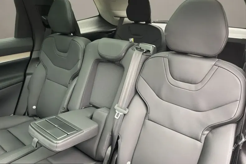 Volvo EX90 din 2025 cu 2.071 km - oferta VOL234223 - foto 11