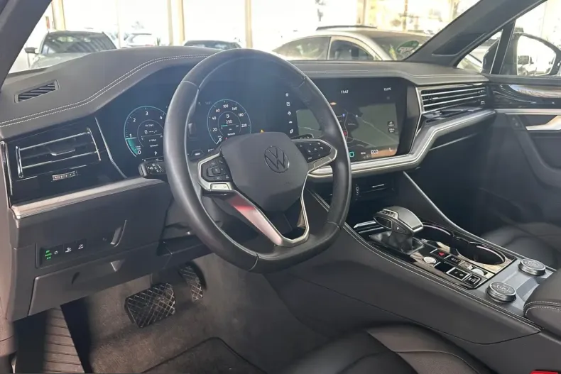 Volkswagen Touareg din 2024 cu 33.400 km - oferta VOL234226 - foto 8