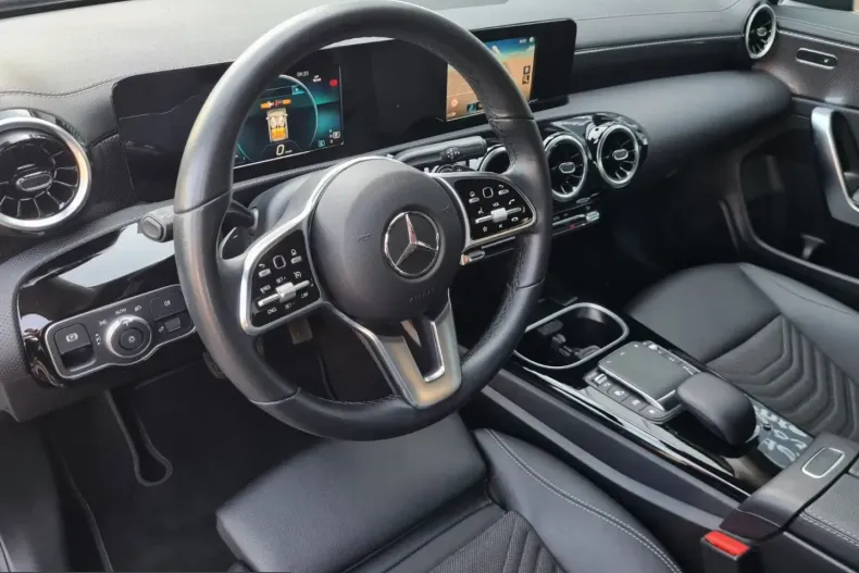 Mercedes-Benz CLA 200 (Clasa CLA) din 2023 cu 44.900 km - oferta MER234239 - foto 10
