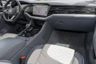 Volkswagen Touareg din 2024 cu 29.885 km - oferta VOL234258 - foto 4
