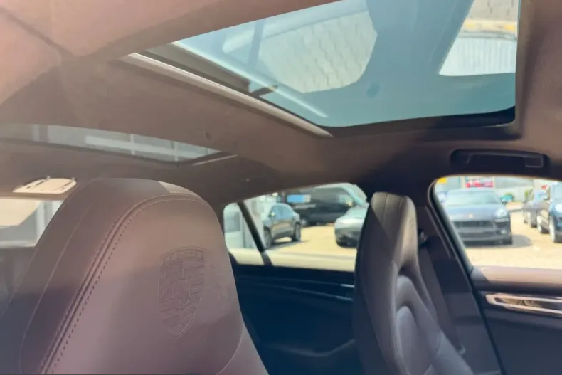 Porsche Panamera din 2022 cu 72.980 km - oferta POR234260 - foto 4