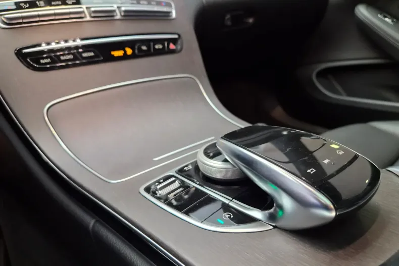 Mercedes-Benz C 300 (Clasa C) din 2020 cu 70.250 km - oferta MER234281 - foto 22