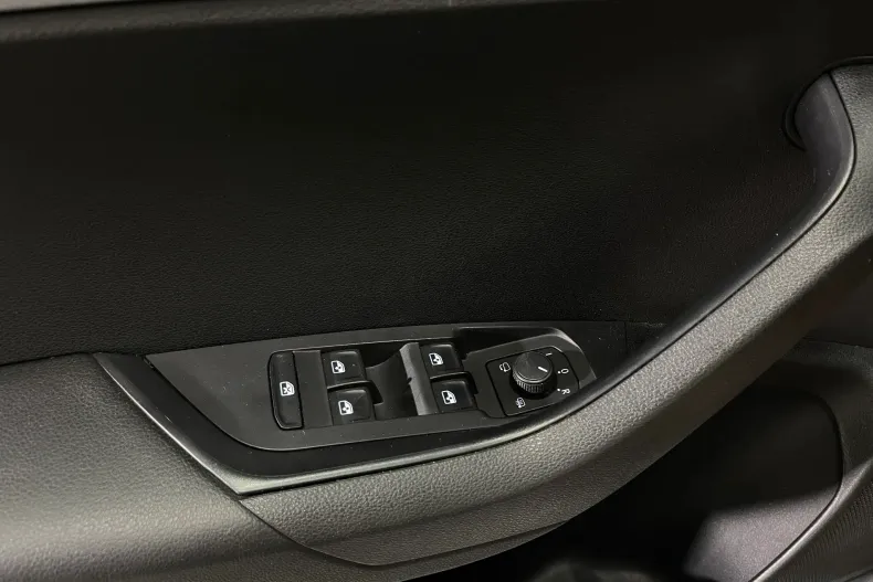 Skoda Karoq din 2023 cu 83.922 km - oferta SKO234289 - foto 18