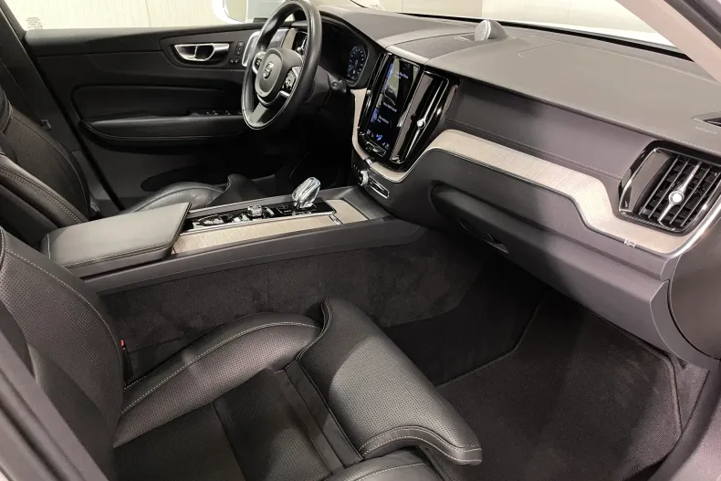 Volvo XC60 din 2021 cu 153.649 km - oferta VOL234309 - foto 12