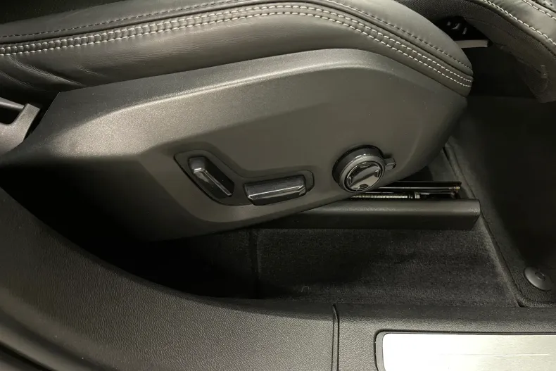 Volvo XC60 din 2021 cu 153.649 km - oferta VOL234309 - foto 29