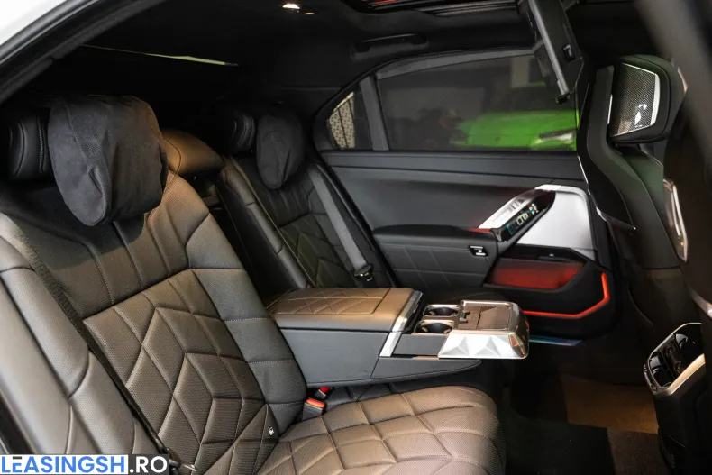 BMW 740d (Seria 7) din 2026 cu 1.100 km - oferta BMW234321 - foto 8