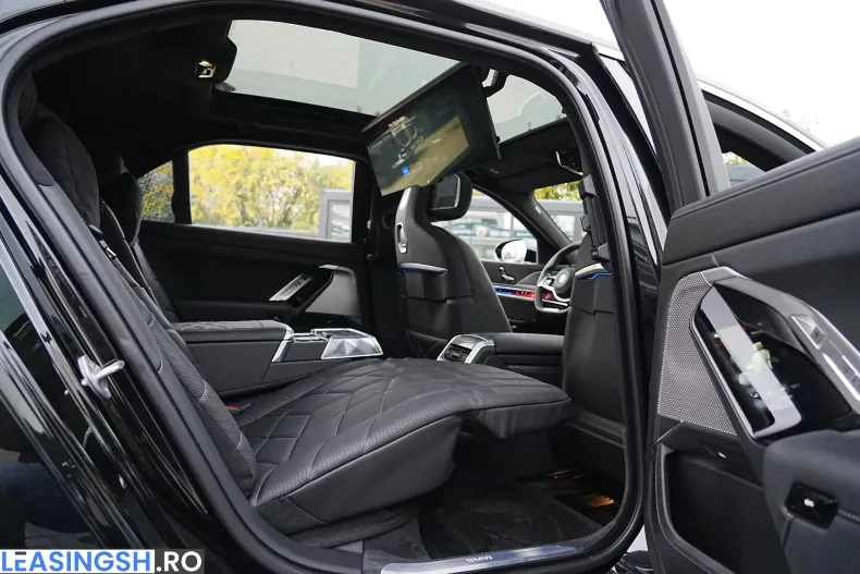 BMW 750e (Seria 7) din 2024 cu 5.651 km - oferta BMW234402 - foto 3