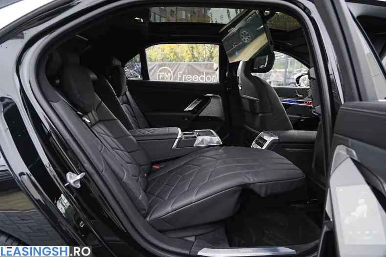 BMW 750e (Seria 7) din 2024 cu 5.651 km - oferta BMW234402 - foto 18