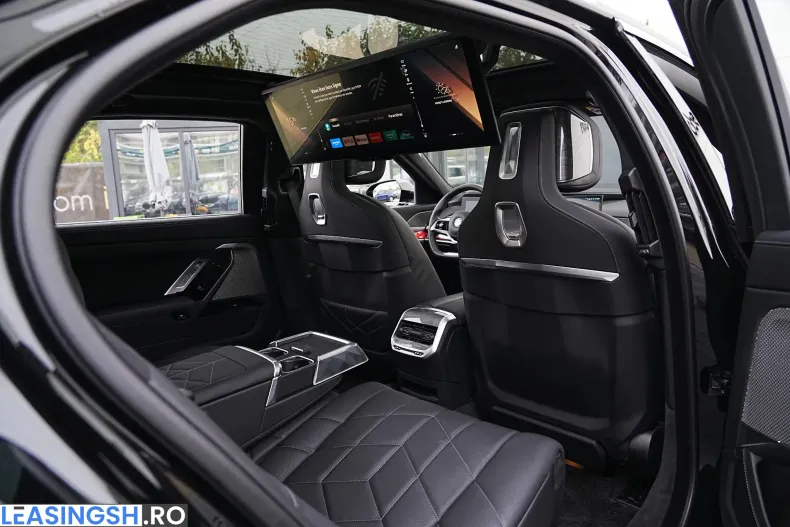 BMW 750e (Seria 7) din 2024 cu 5.651 km - oferta BMW234402 - foto 19