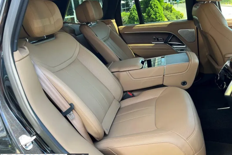 Land Rover Range Rover din 2024 cu 30.615 km - oferta LAN234454 - foto 9
