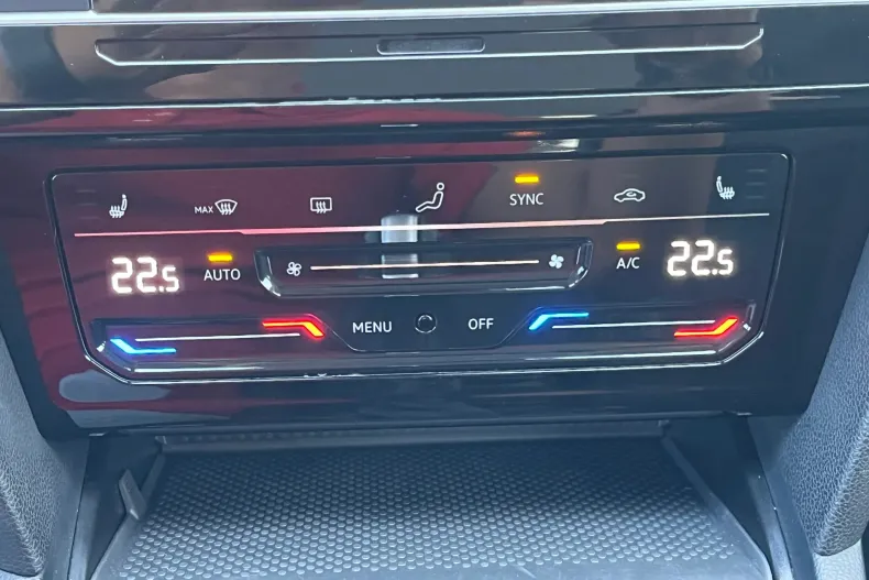 Volkswagen Passat din 2022 cu 70.022 km - oferta VOL234495 - foto 24