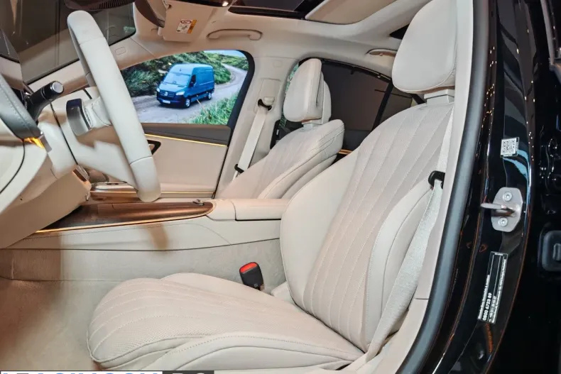 Mercedes-Benz E 300 (Clasa E) din 2026 cu 1 km - oferta MER234497 - foto 12
