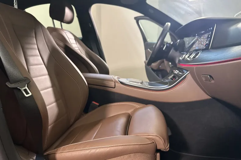 Mercedes-Benz E 300 (Clasa E) din 2021 cu 35.147 km - oferta MER234541 - foto 11