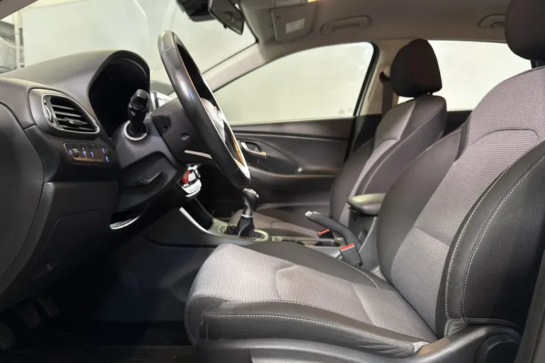 Hyundai i30 din 2021 cu 58.396 km - oferta HYU234544 - foto 19