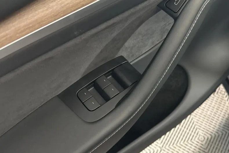Tesla Model Y din 2023 cu 70.351 km - oferta TES234549 - foto 14