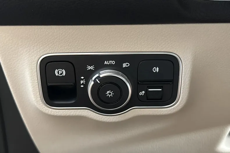 Mercedes-Benz GLB 220 (Clasa GLB) din 2025 cu 15.120 km - oferta MER234550 - foto 16