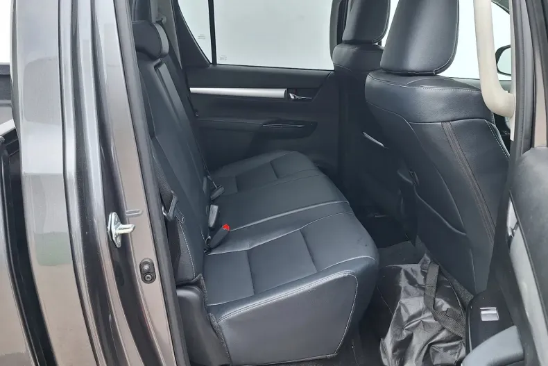 Toyota Hilux din 2025 cu 7.000 km - oferta TOY234592 - foto 8