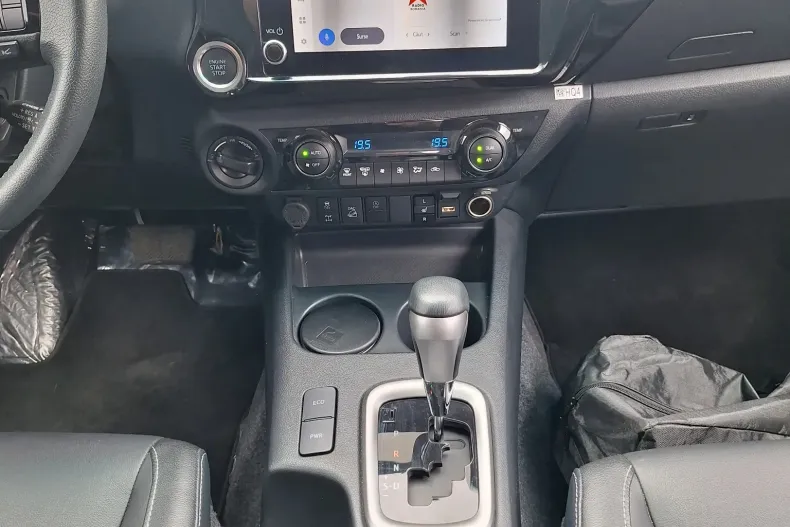 Toyota Hilux din 2025 cu 7.000 km - oferta TOY234592 - foto 13