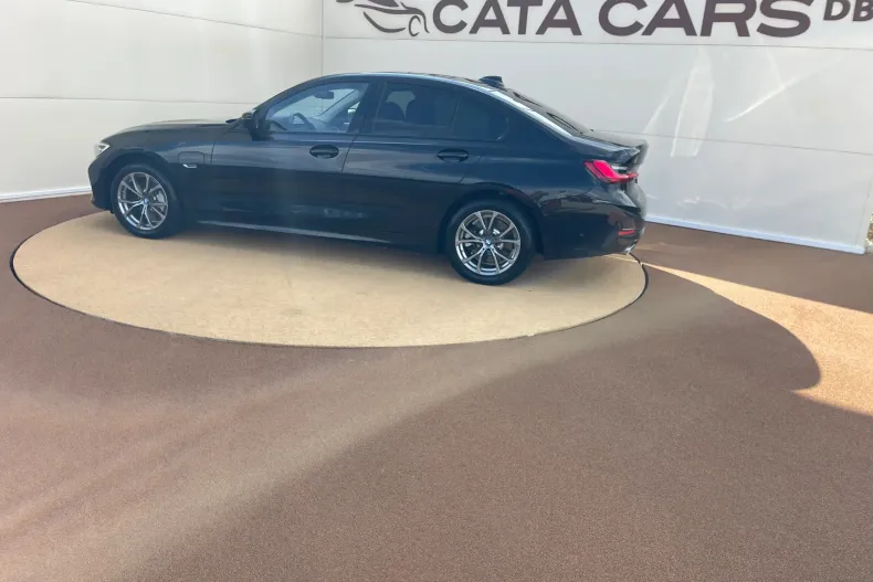 BMW 330e (Seria 3) din 2022 cu 156.000 km - oferta BMW234594 - foto 8