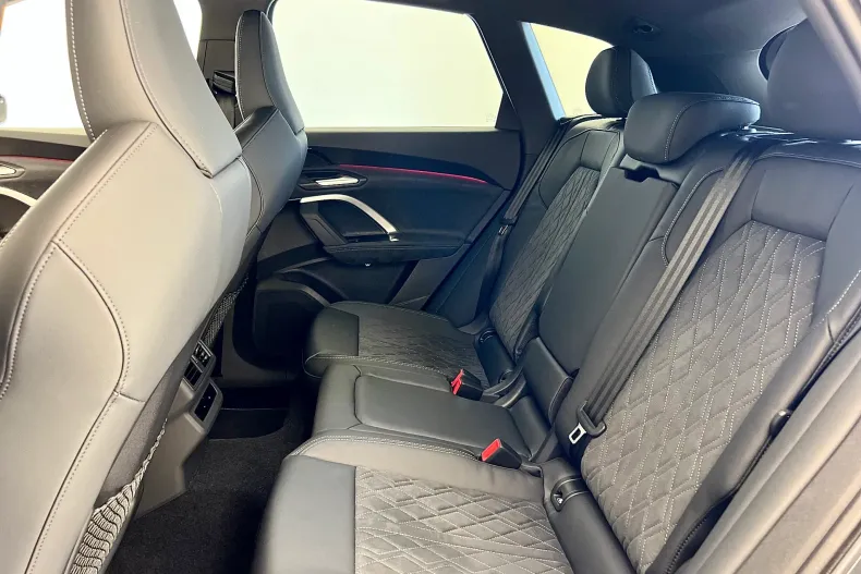 Audi Q5 din 2026 cu 1 km - oferta AUD234600 - foto 32