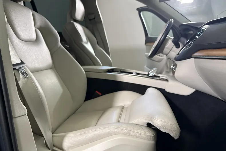 Volvo XC90 din 2021 cu 64.101 km - oferta VOL234615 - foto 11