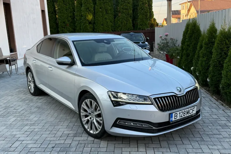 Skoda Superb din 2022 cu 54.207 km - oferta SKO234625 - foto 1