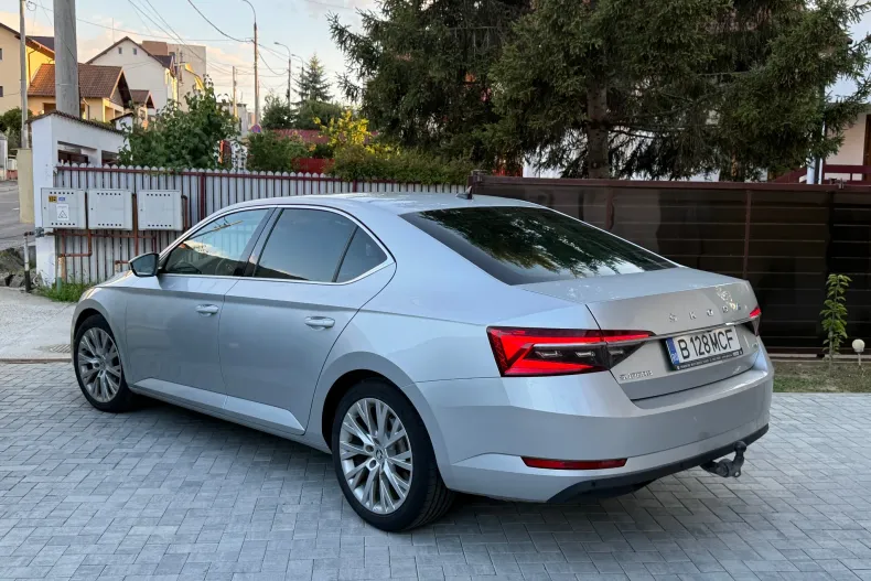 Skoda Superb din 2022 cu 54.207 km - oferta SKO234625 - foto 2