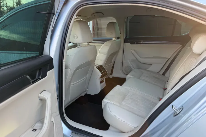 Skoda Superb din 2022 cu 54.207 km - oferta SKO234625 - foto 4