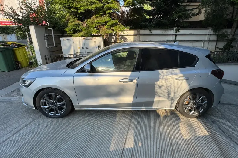 Ford Focus din 2025 cu 25.000 km - oferta FOR234641 - foto 4