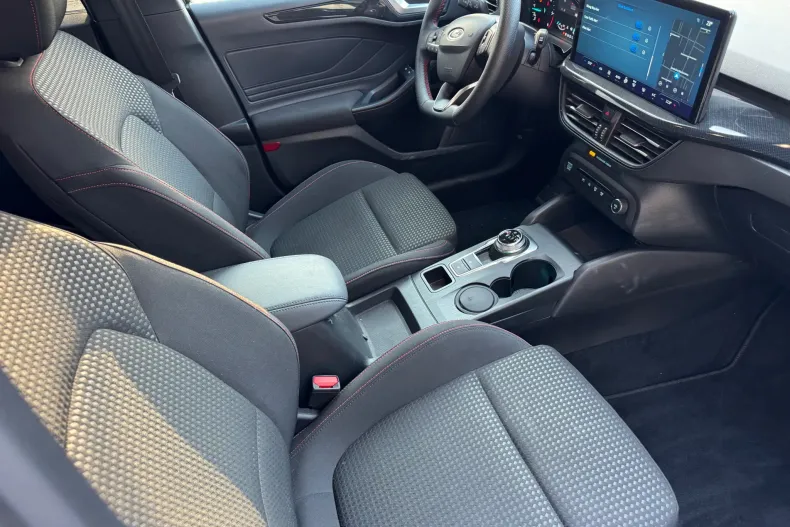 Ford Focus din 2025 cu 25.000 km - oferta FOR234641 - foto 12